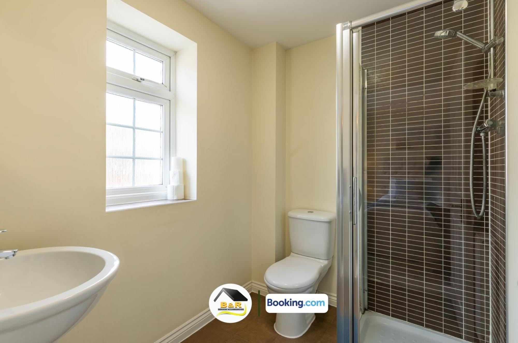 3 Bedroom House By B And R Serviced Accommodation Amesbury With Super Fast Wi-Fi 145Mbps Exterior foto